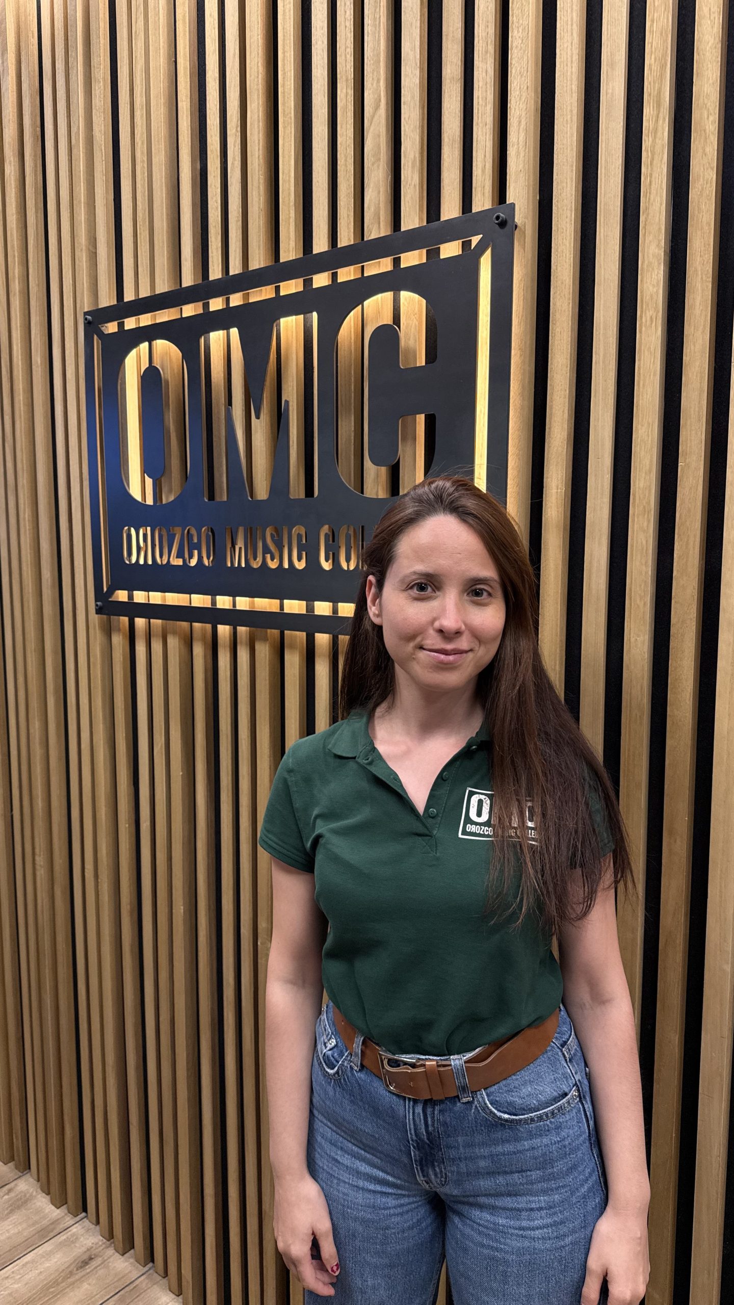 Fotografía de Noemí, profesora de canto y violín